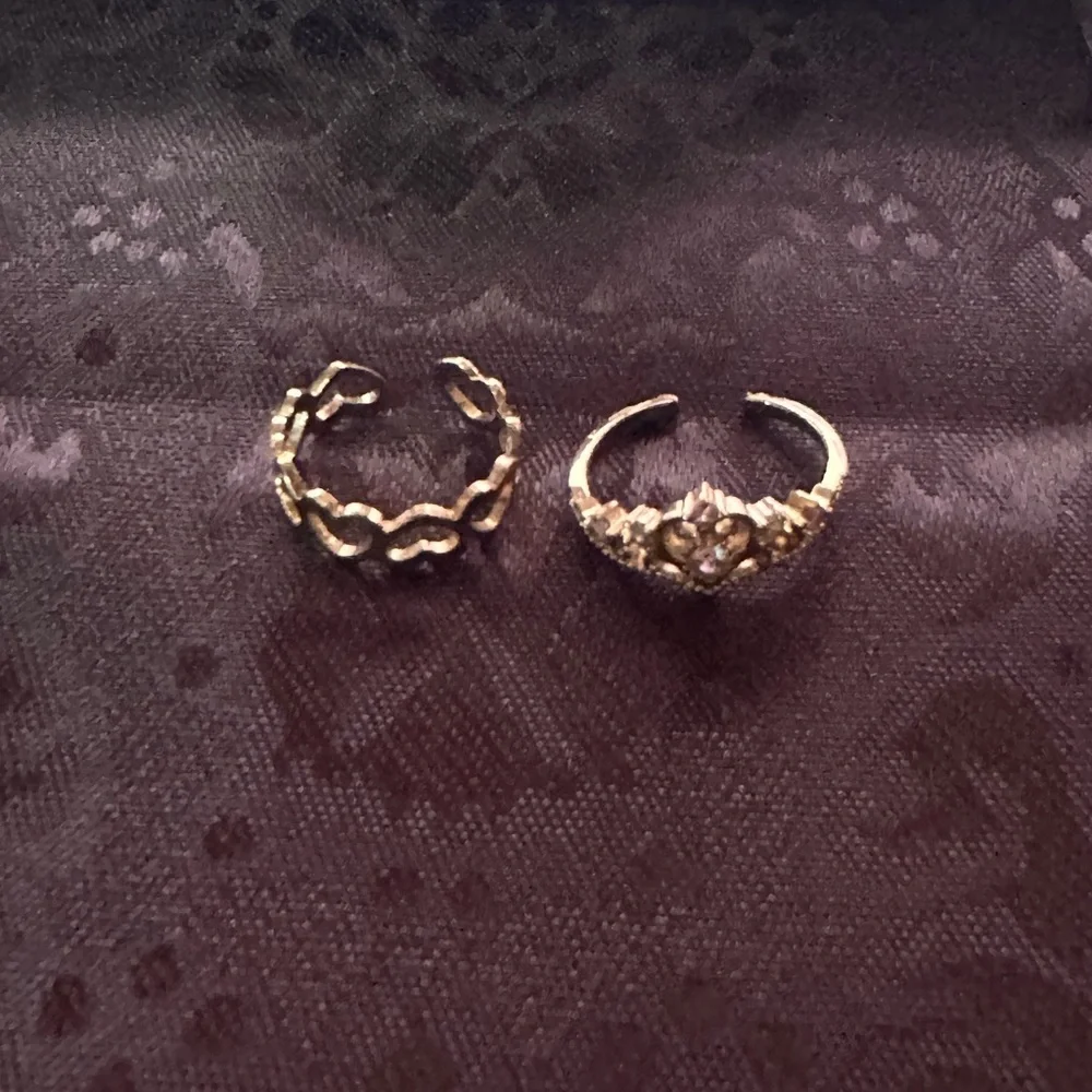 Assorted rings - Picture 3 of 6